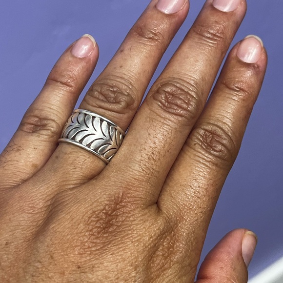 Tiffany & Co RARE Band Ring - Picture 9 of 12